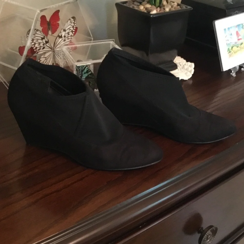 Impo-Great Condition-Women’s Black Suede Slip-On Stretch Bootie Wedges